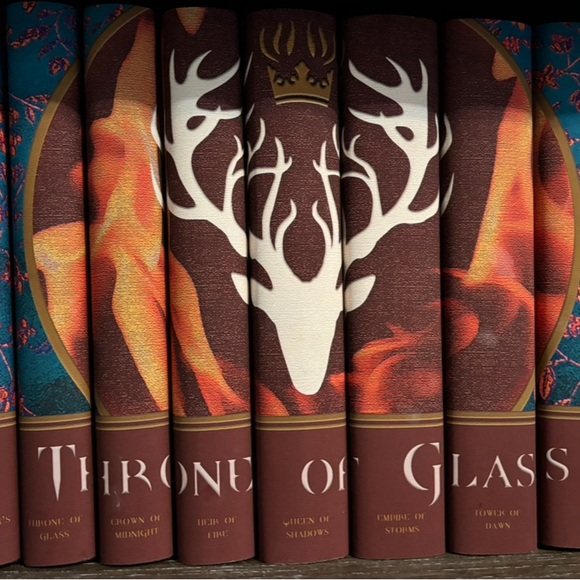 Throne of Glass Special Editions Juniper Set WITH Books - Picture 2 of 2